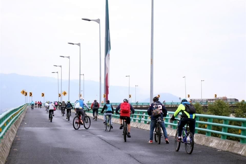 Ciclistas se reunieron en la explanada de Rectoría para pedir respeto hacia su comunidad en una rodada por la pacificación.