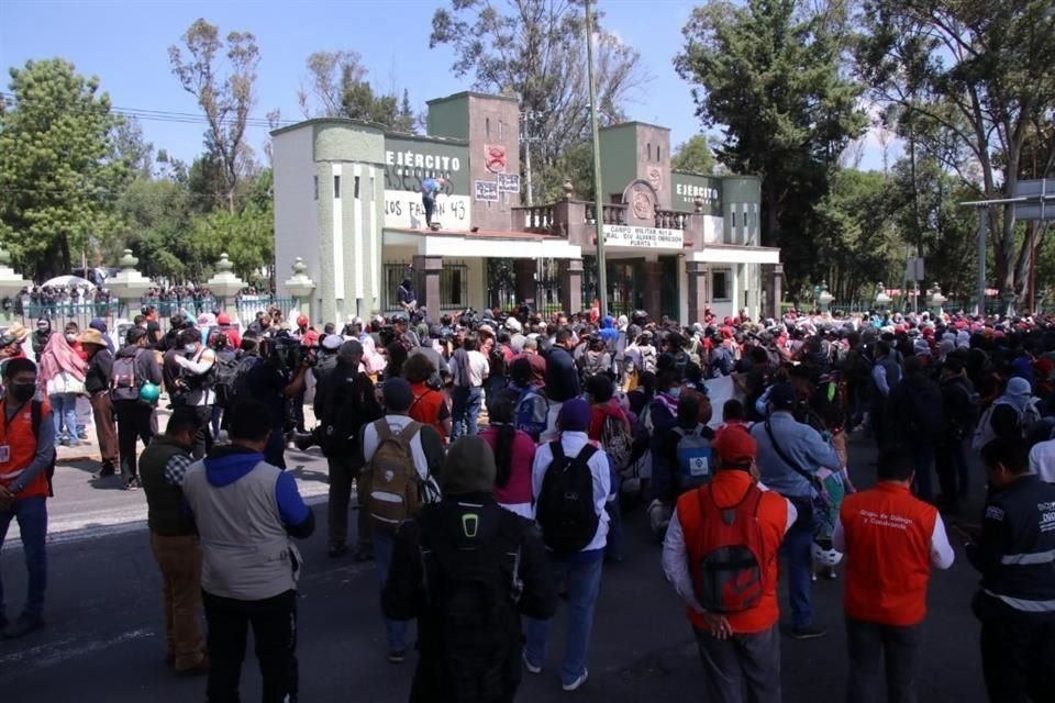 Tras la protesta de normalistas en el  Campo Militar Número 1, pidieron garantizar que no habrá grupos de choque en marchas.