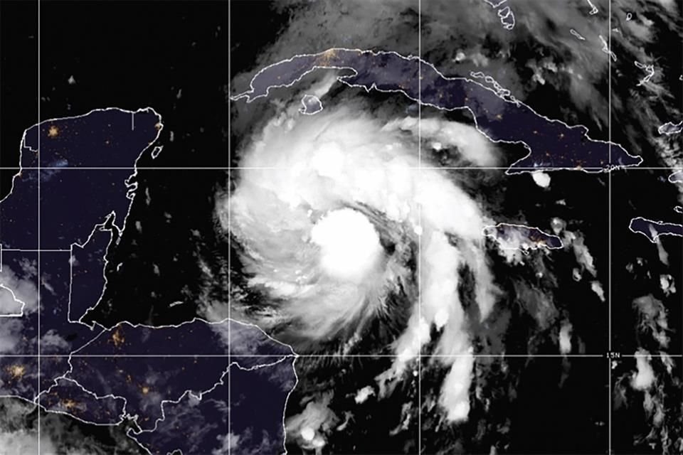 Vista satelital del huracán 'Ian' cerca de Cuba.