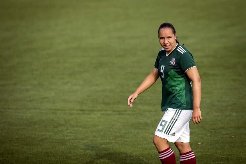 Charlyn Corral podría jugar ante las charrúas.