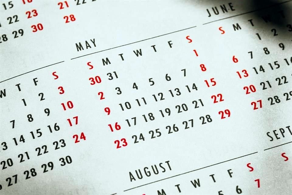 Las personas trabajadoras que tengan más de un año de servicios disfrutarán de un periodo anual de vacaciones pagadas de mínimo 12 días.