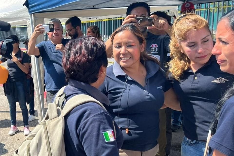 Los trabajadores de Saint-Gobain celebraron que ganó el sindicato independiente.