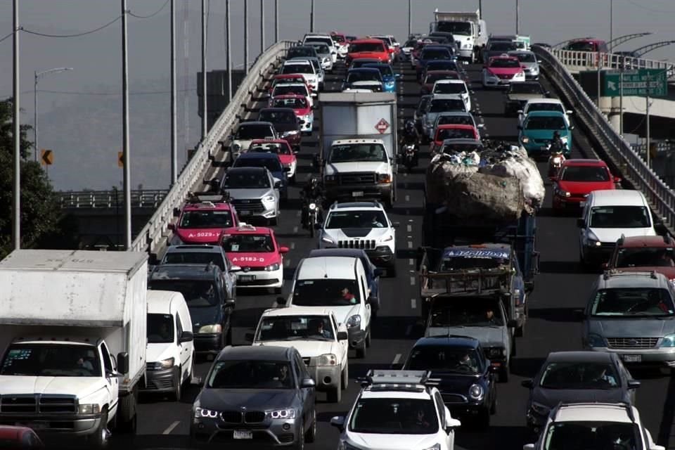 Un puente vehicular ubicado en la calzada Ignacio Zaragoza será cerrado por un mes debido a que presenta hundimiento.