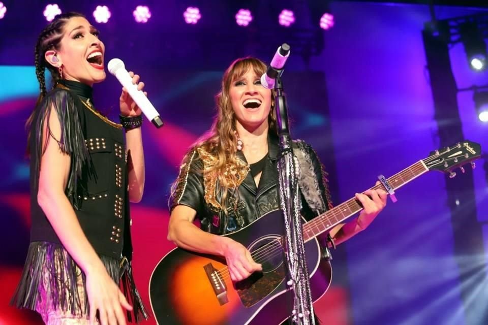 Las cantantes triunfaron anoche en el Auditorio Citibanamex, donde hoy actuarán de nuevo.