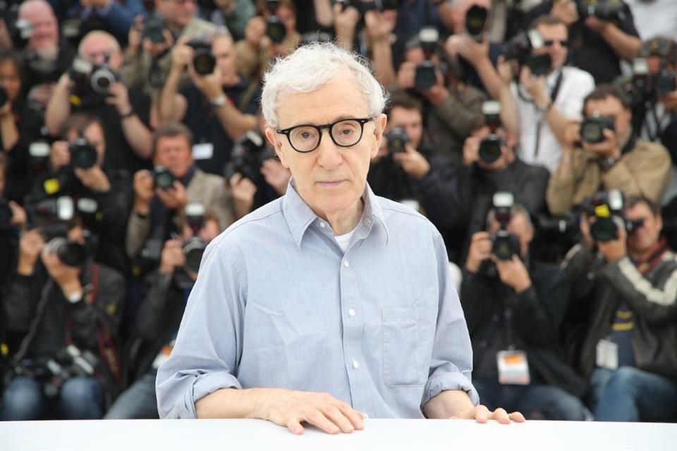 El cineasta Woody Allen comenzó con el rodaje de su película número 50 en locaciones ubicadas en París, Francia.