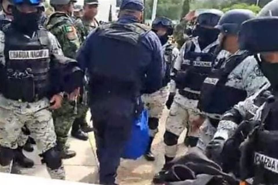 En la zona ya se encontraban elementos de la Guardia Nacional, a quienes acusan de quitarles su trabajo.