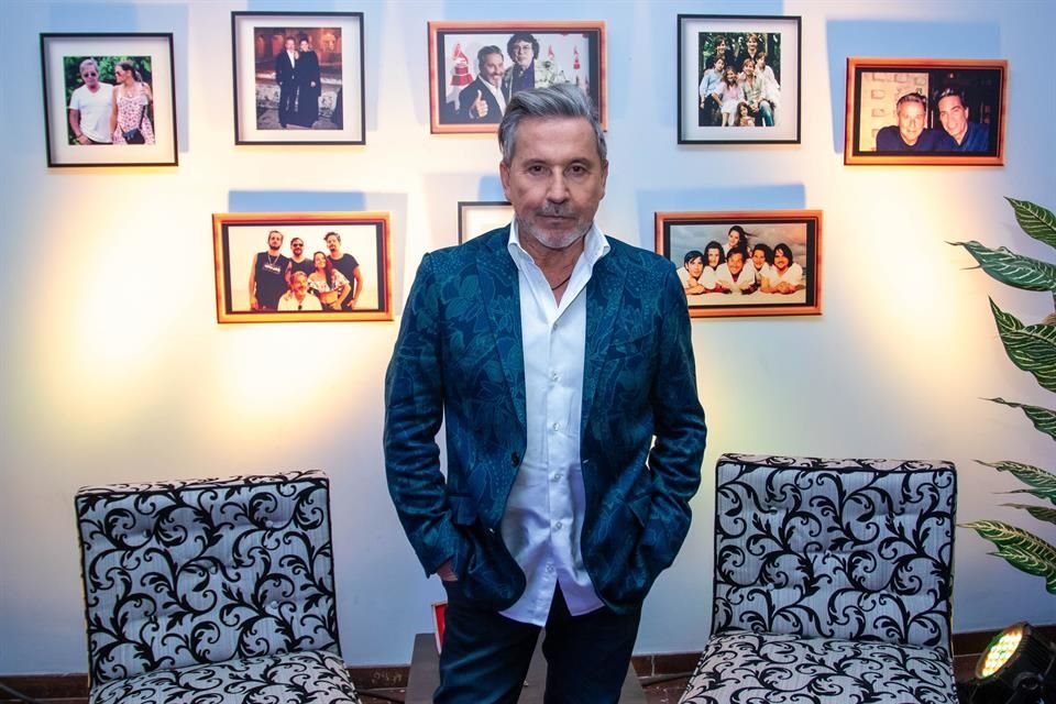 Ricardo Montaner compartió en redes sociales la noticia de la llegada de su sexto nieto, Apolo, hijo de Mau y Sara Escobar.