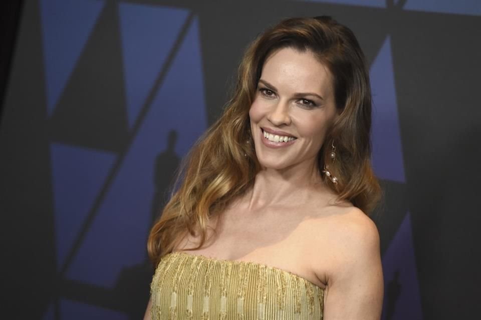 A sus 48 años, Hilary Swank traerá gemelos al mundo; nacerán el día que se celebra el cumpleaños del difunto padre de la actriz.