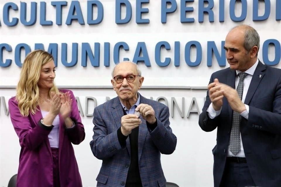 García Canclini fue honrado en su alma máter, en un acto encabezado por los académicos Andrea Varela y Martín López Armengol.