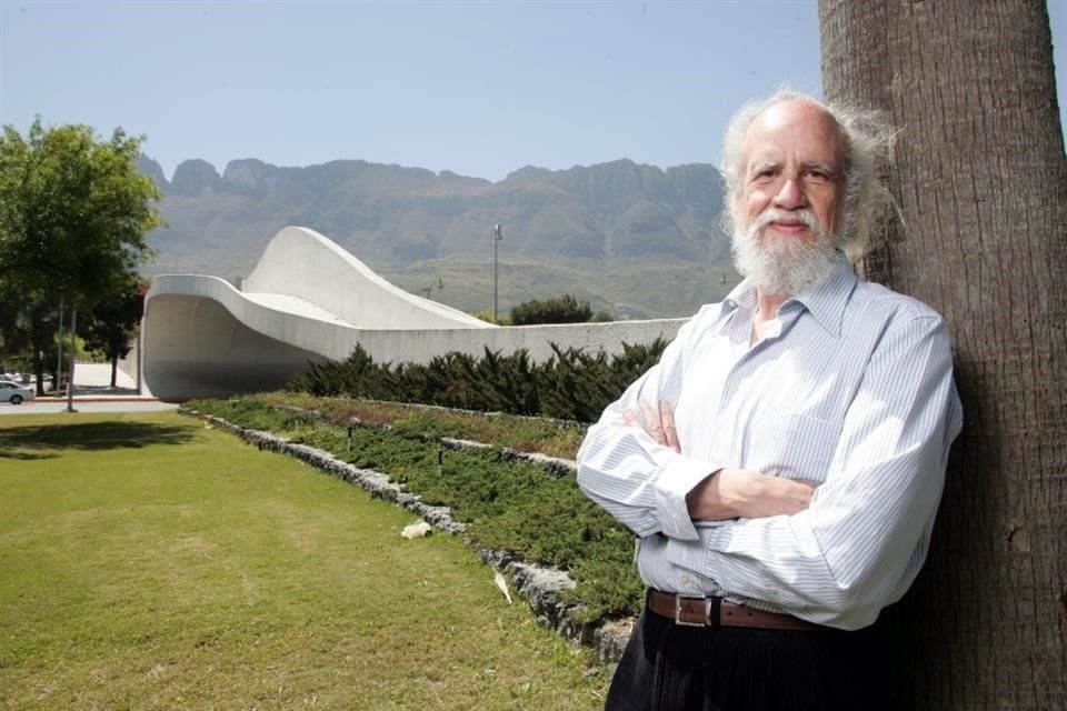 El arquitecto Fernando González Gortázar fue un amante de la naturaleza, melómano, teórico de su materia, pero sobre todo un hombre honesto y generoso, destacaron sus colegas. Falleció este viernes.