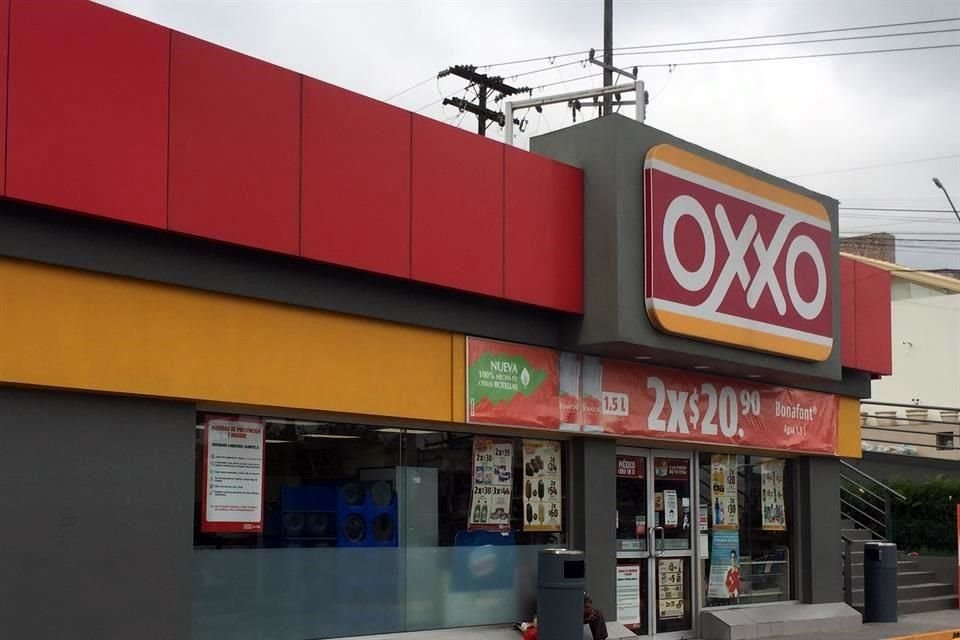 FEMSA anunció que Carlos Arenas Cadena, director general de la División OXXO México, decidió jubilarse y su lugar será ocupado por Carlos Arroyo Rico.