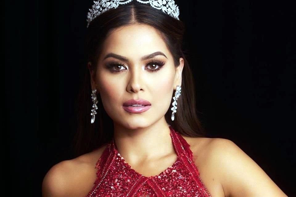 Andrea Meza presumió la foto oficial del inicio de su reinado como Miss Universo 2021.