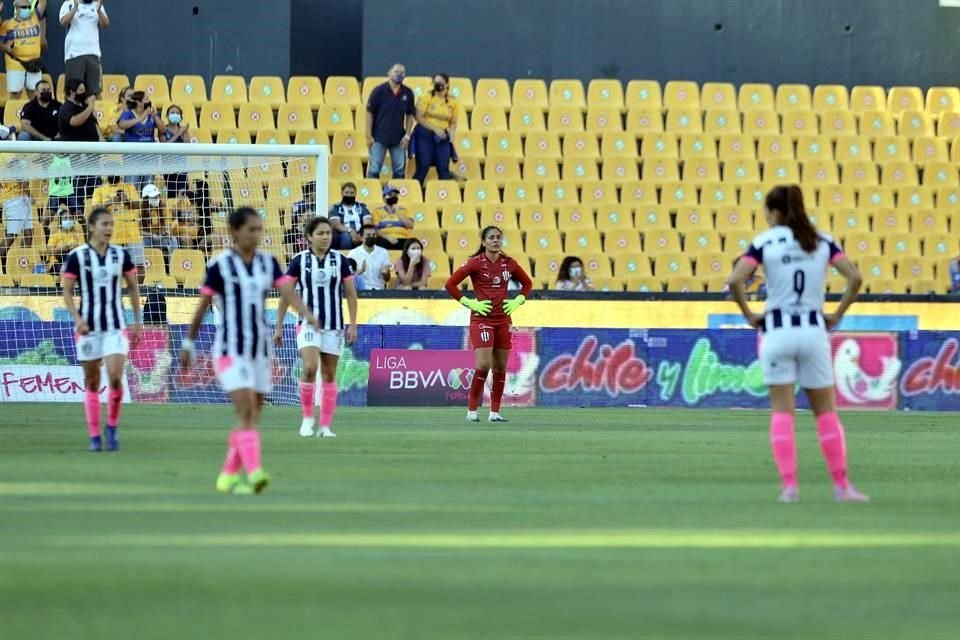 Rayados prácticamente recibió un gol de vestidor.