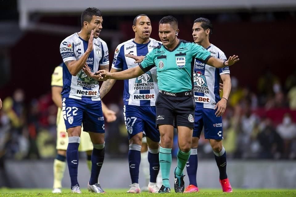 Fernando Guerrero se mantuvo firme tras señalar un penal a favor del América.