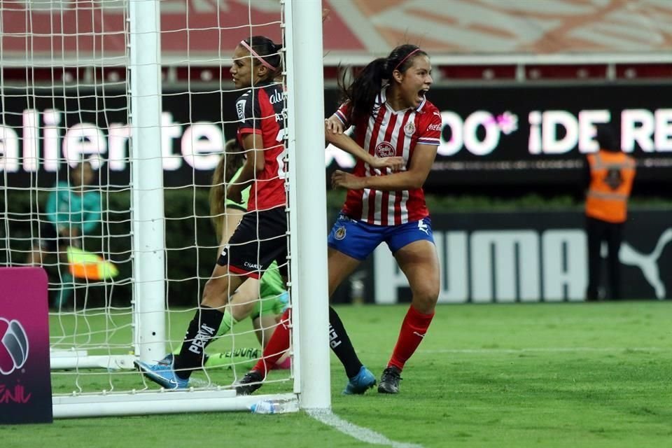 Con goles de Miriam Castillo y Alicia Cervantes, Chivas venció al Atlas y avanzó a la Final.