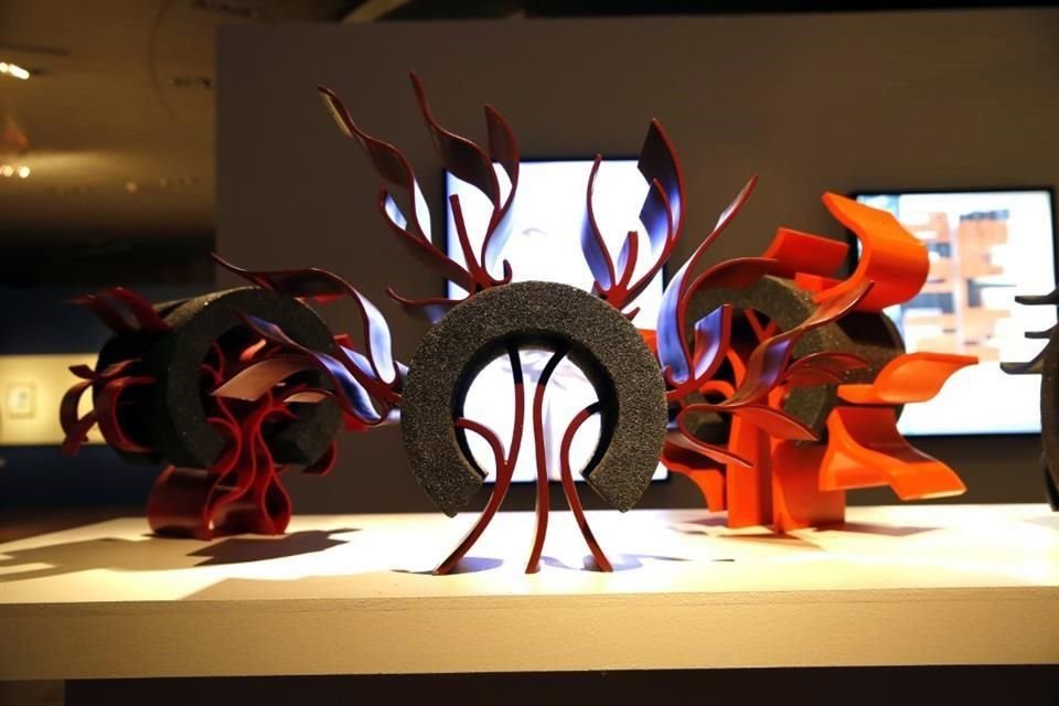 Como artista, Fernando González Gortázar expuso en numerosas muestras individuales y colectivas, tanto en México como en el extranjero, como 'Resumen del fuego', que presentó  en el Museo de Arte Moderno en 2014.