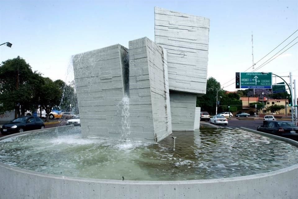 En Guadalajara dejó varios íconos públicos que le dan identidad a la capital jalisciense como la Fuente Hermana Agua.