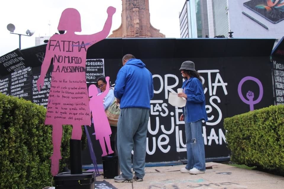 Familiares resaltaron la importancia de este espacio, al visibilizar el feminicidio de Fátima Quintana con las siluetas rosas.