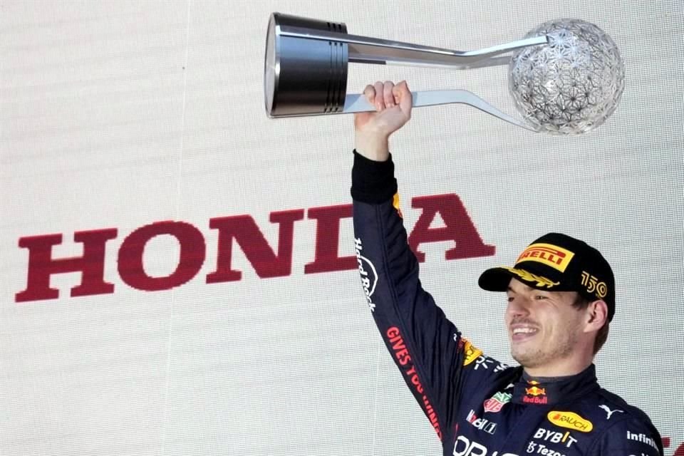 El neerlandés ganó el GP de Japón, abreviado por la lluvia, y no se entera que era el campeón hasta que la FIA penalizó a Charles Leclerc de Ferrari tras la carrera.