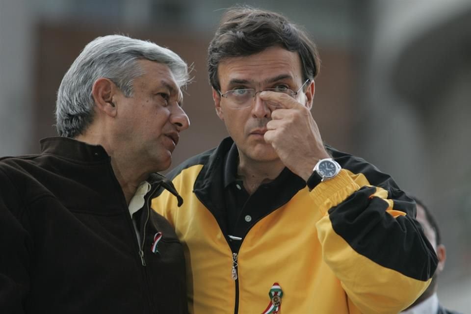 Andrés Manuel López Obrador y Marcelo Ebrard durante un evento en 2006.