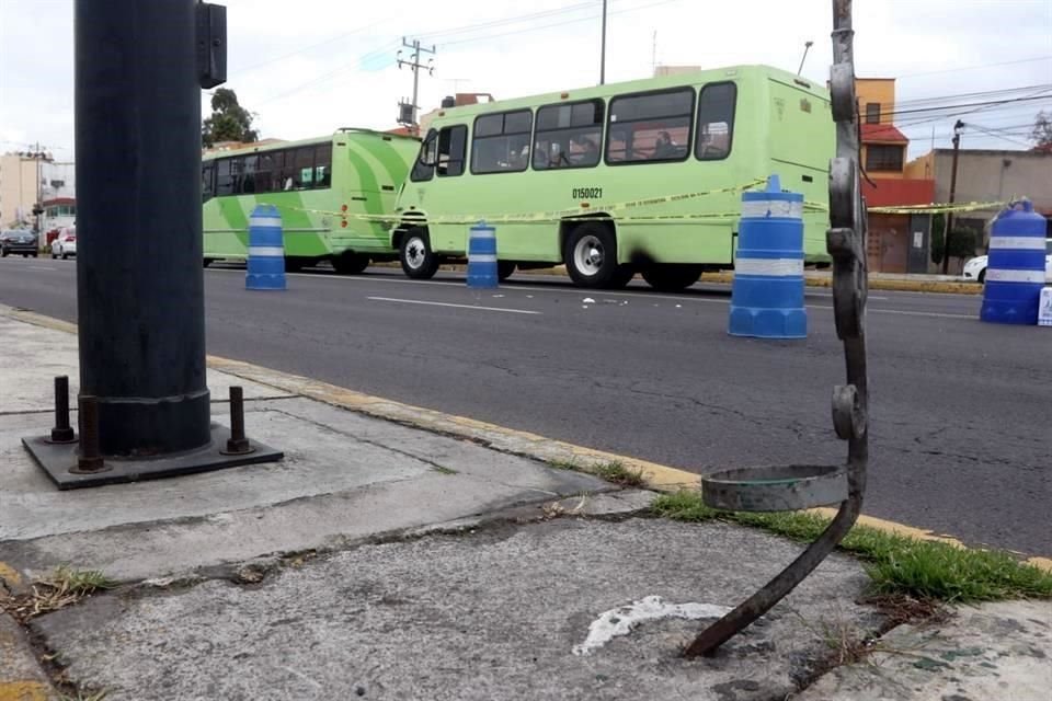 Una mujer falleció tras ser arrollada por un camión del transporte público y un particular en la Colonia Colinas del Sur, Álvaro Obregón.