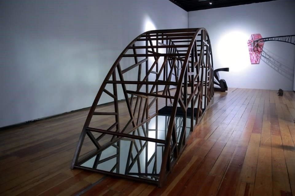Tras experimentar con la pintura o el video, Alberto Castro Leñero llegó a estas estructuras que tienen que ver con el cuerpo humano, 'lo contienen, como si fueran casas', dice el artista.