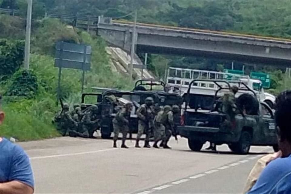 Autoridades detuvieron a 15 sujetos armados, tras la balacera en Jiquipilas, Chiapas, en donde 3 elementos de GN resultaron heridos.