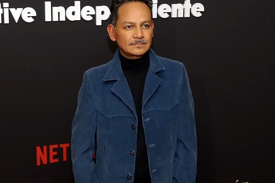 Ernesto Contreras, uno de los directores de la serie, no podía faltar a la fiesta de estreno.