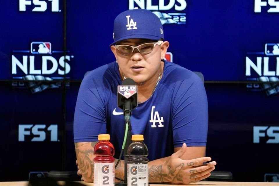 El mexicano Julio Urías abrirá el primero ante los Padres.