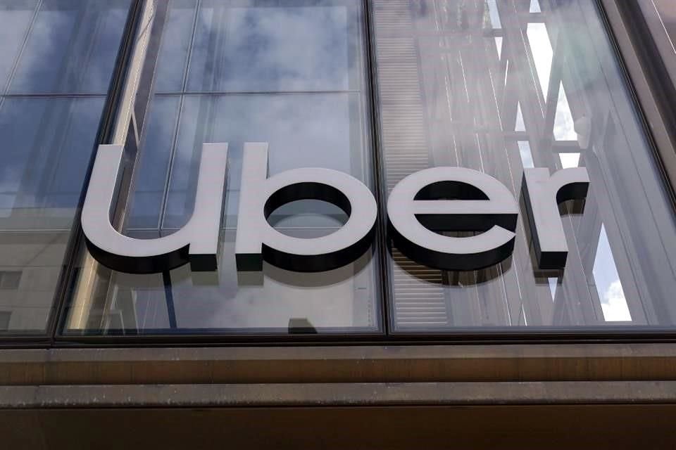 Uber dijo que ahora tiene un récord de 6.5 millones de conductores y mensajeros activos en la plataforma. 