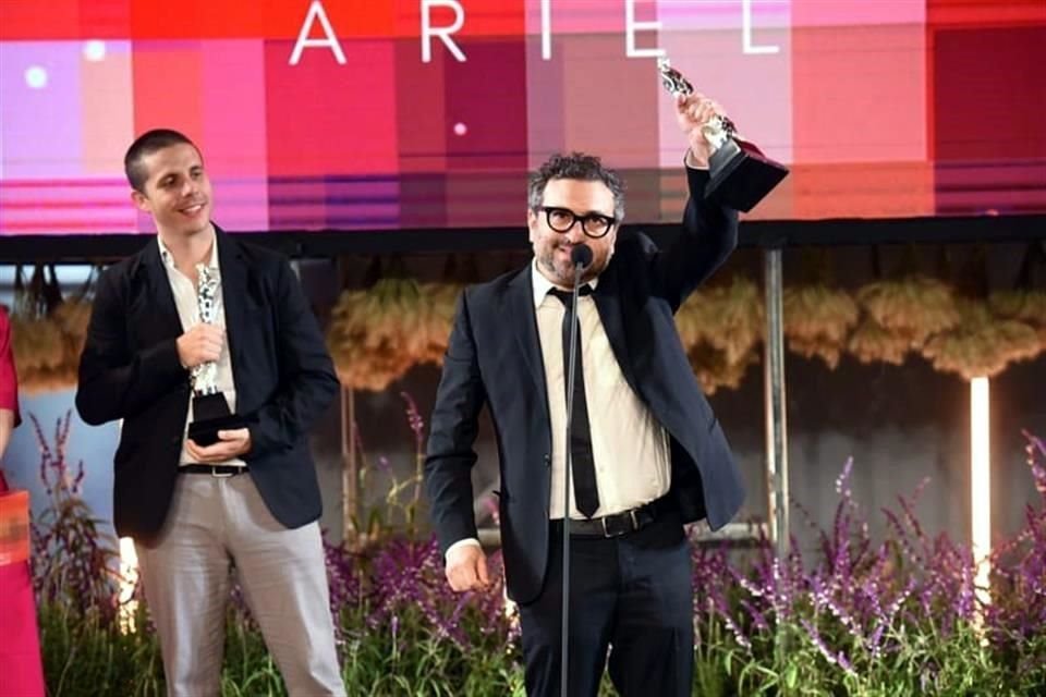 Alonso Ruizpalacios se llevó el galardón de Mejor director.