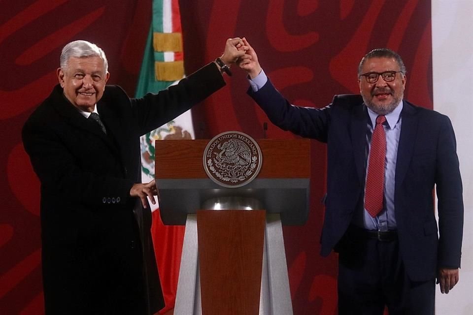 'Campeón, no te voy a abrazar', dijo AMLO a Duarte, a quien levantó la mano.