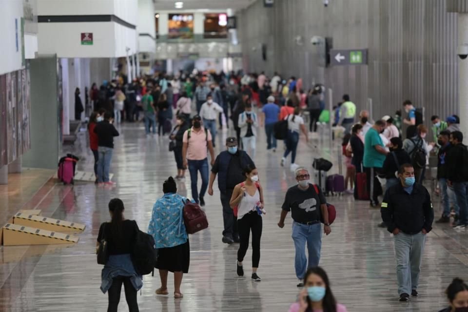 El uso de cubrebocas ya no será obligatorio en los aeropuertos del País ni en cabinas de pasajeros.