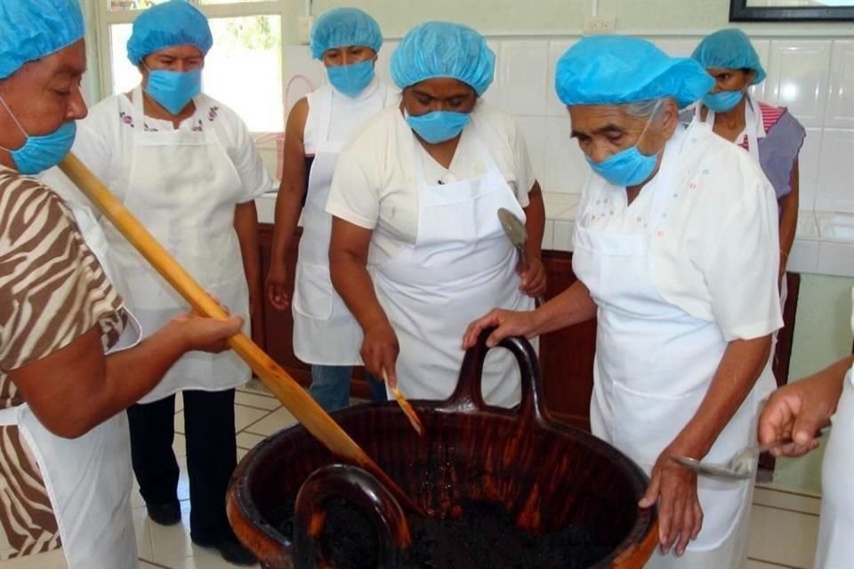 A través de Fundación Ayú, diversas familias de la zona mixteca de Oaxaca, Puebla y Guerrero, se han visto beneficiadas.