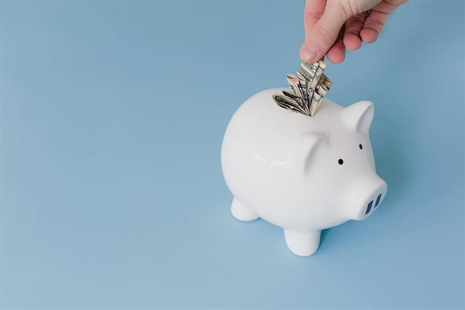 El simulador de ahorro para el retiro del COP UVM y el secretario general de FIMPES permite diseñar una estrategia económica para el retiro.
