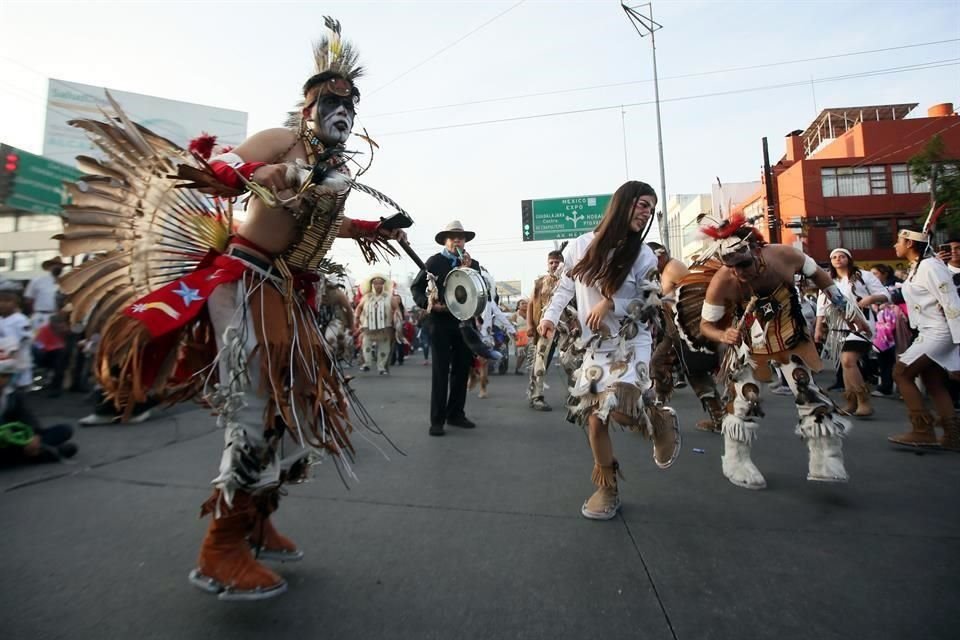 Grupos de danzantes acompañaron a La Generala.