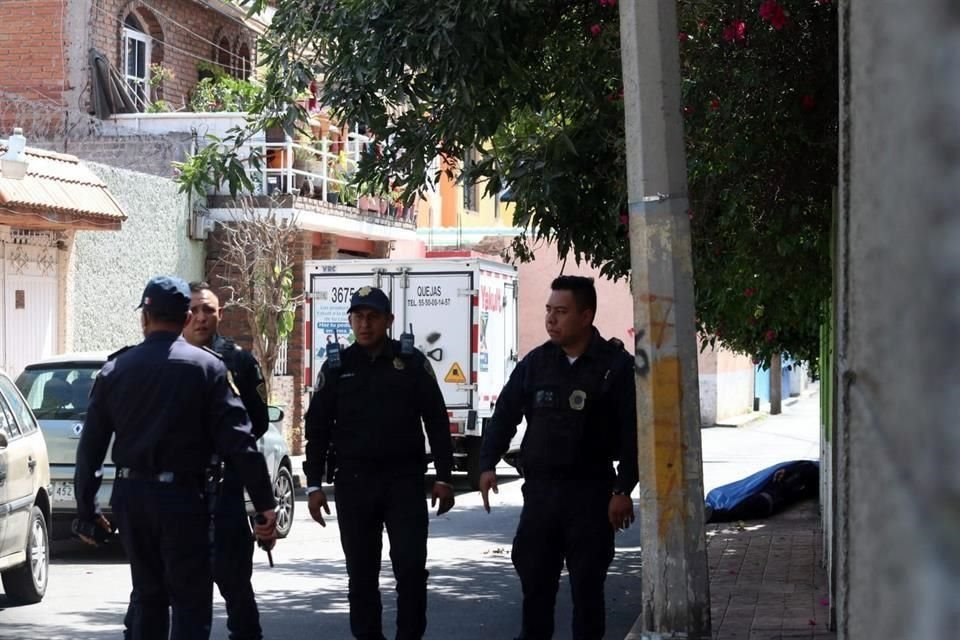 Un hombre que acompañaba un camión repartidor de bebidas murió durante un asalto, en la Colonia Reforma Pensil.