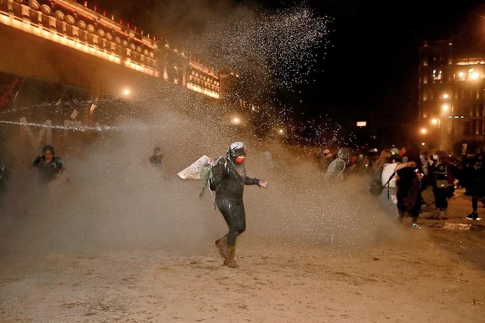 La Jefa de Gobierno de la Ciudad de México, Claudia Sheinbaum respondió ayer que no se ha hecho uso de gases como pimienta en contra de manifestantes.