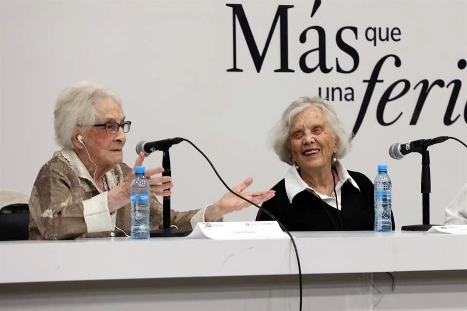 'Casi tenemos entre las dos 200 años. ¡Son muchos años! ¡200 años!', dijo Elena Poniatowska la noche de este miércoles sobre la reunión con la poeta Ida Vitale.