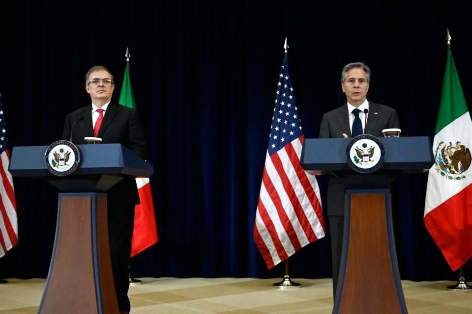 El Secretario de Relaciones Exteriores Mexicano, Marcelo Ebrard, con el Secretario de Estado de EU, Antony Blinken, en una conferencia de prensa este jueves.