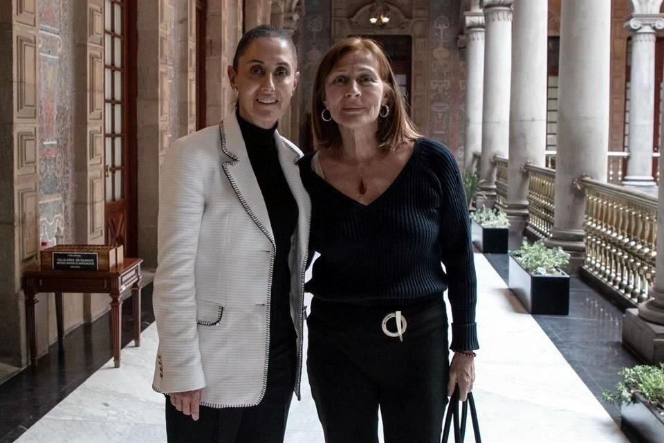 Claudia Sheinbaum recibió en el Palacio del Ayuntamiento a Tatiana Clouthier, quien renunció a la Secretaría de Economía el pasado jueves.