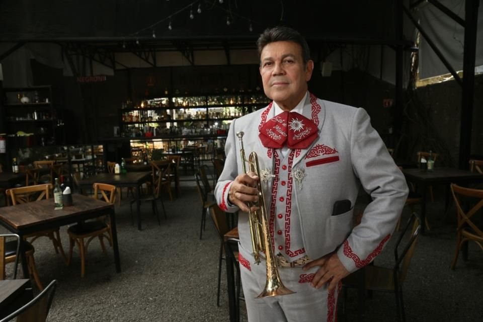 José Hernández grabó la pieza 'Rapsodia para un Mariachi', con la Orquesta Filarmónica de Praga, con la que busca promover la riqueza del son jalisciense en el mundo.