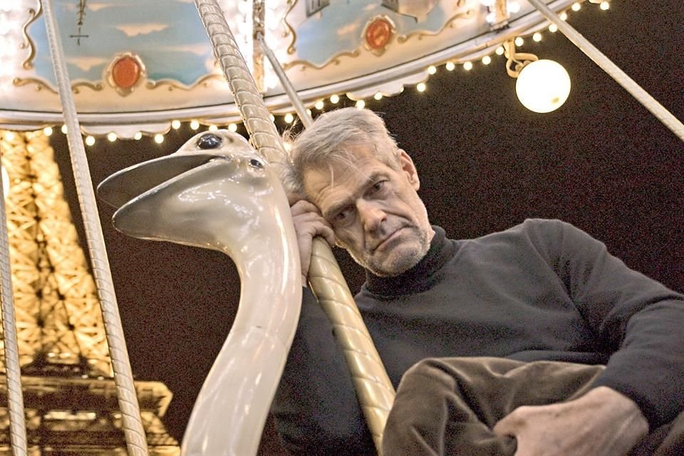 Fernando Sarfati encarna a un profesor que intentará descubrir el mensaje de su corazón.