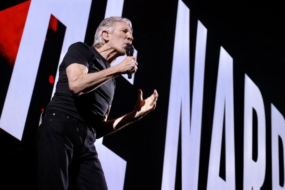 El cofundador de Pink Floyd conquistó con su estilo a más de 22 mil fans que llenaron el Domo de Cobre.