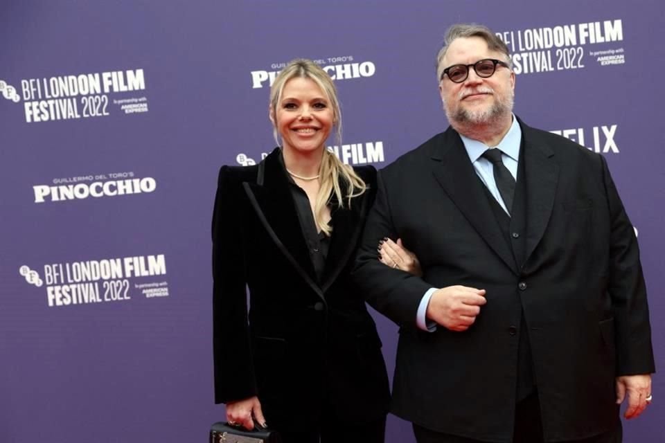 Guillermo del Toro y su esposa Kim Morgan acudieron a la premiere del filme.