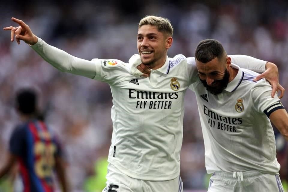 Con goles de Federico Valverde, Karim Benzema y Rodrygo, el Real Madrid se quedó con el Clásico y recuperó el liderato en España.