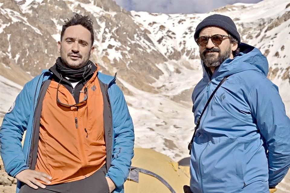 J.A. Bayona dirige una versión ultrarrealista de la Tragedia de los Andes con su película 'La Sociedad de la Nieve'; estrena en 2023.