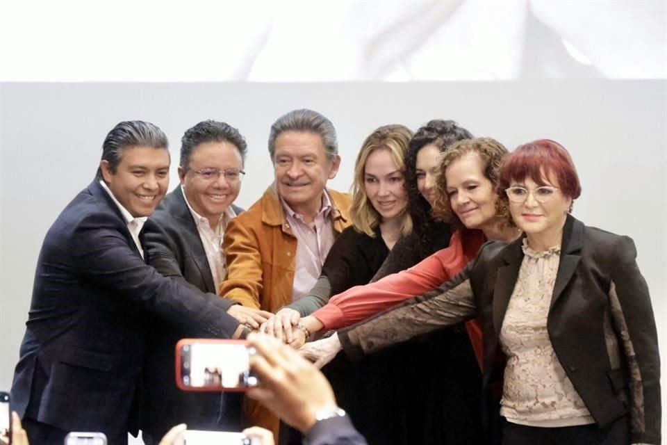 Integrantes del Frente Cívico Nacional reunidos para informar de las acciones que se realizan para integrar una candidatura única en el Edomex.