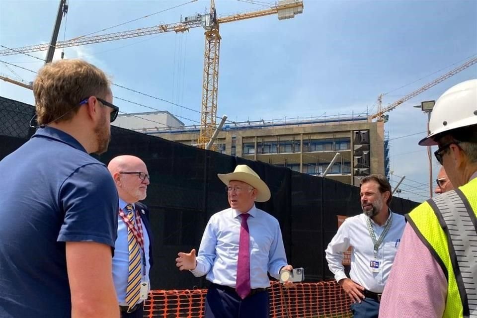 El Embajador Ken Salazar visitó en la Ciudad de México lo que será la nueva sede de la Embajada de Estados Unidos en México.