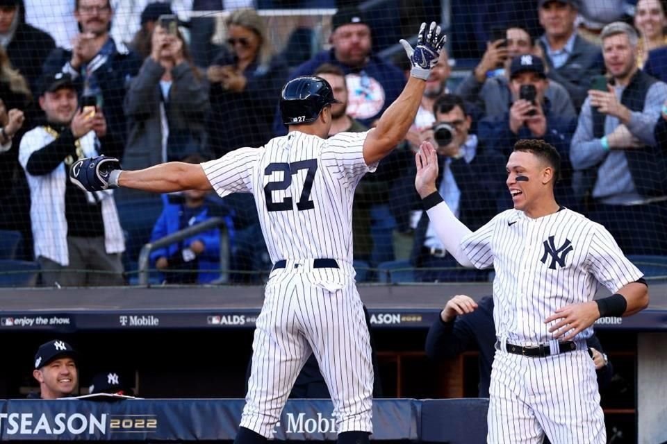 Giancarlo Stanton y Aaron Judge pegaron cuadrangulares.